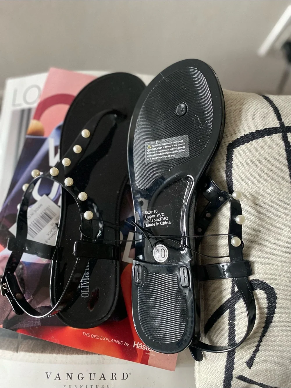 Black Pearl-Embellished Jelly Sandals - Women - Picture 5 of 7